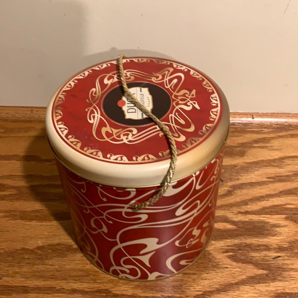 Empty Cookie Box - Picture 4 of 12